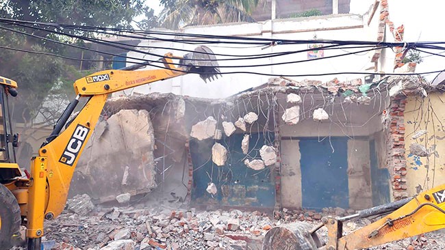 रामजानकी मन्दिरमा भएको अतिक्रमण  संरचना हटाइयो  